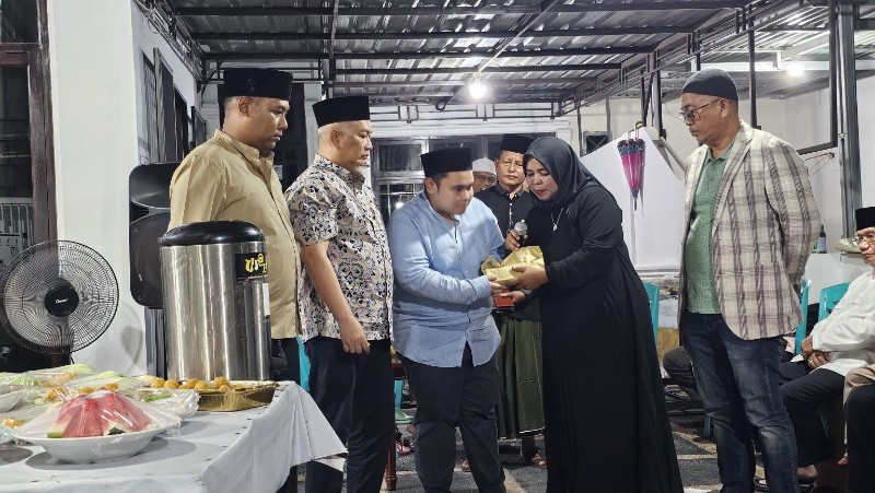 PWI Pusat Serahkan Santunan Duka untuk Keluarga Almarhum Zulmansyah Sekedang, Suasana Haru Selimuti Rumah Duka