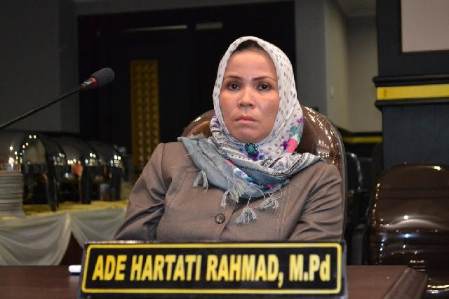 Hasil gambar untuk ade hartati rahmat