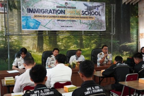 Siswa SMKN 2 Dapat Pemahaman Tentang Layanan Keimigrasian dan Bahaya TPPO dari Imigrasi Pekanbaru